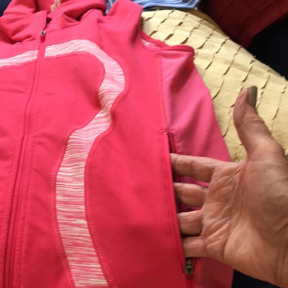 Lululemon scuba top, size 4 - Picture 6 of 7